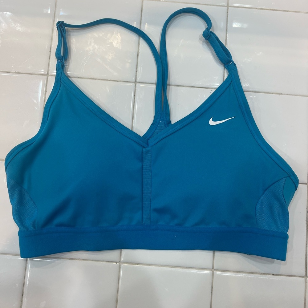Nike women’s dri fit cross back sports bra size large. Only worn once